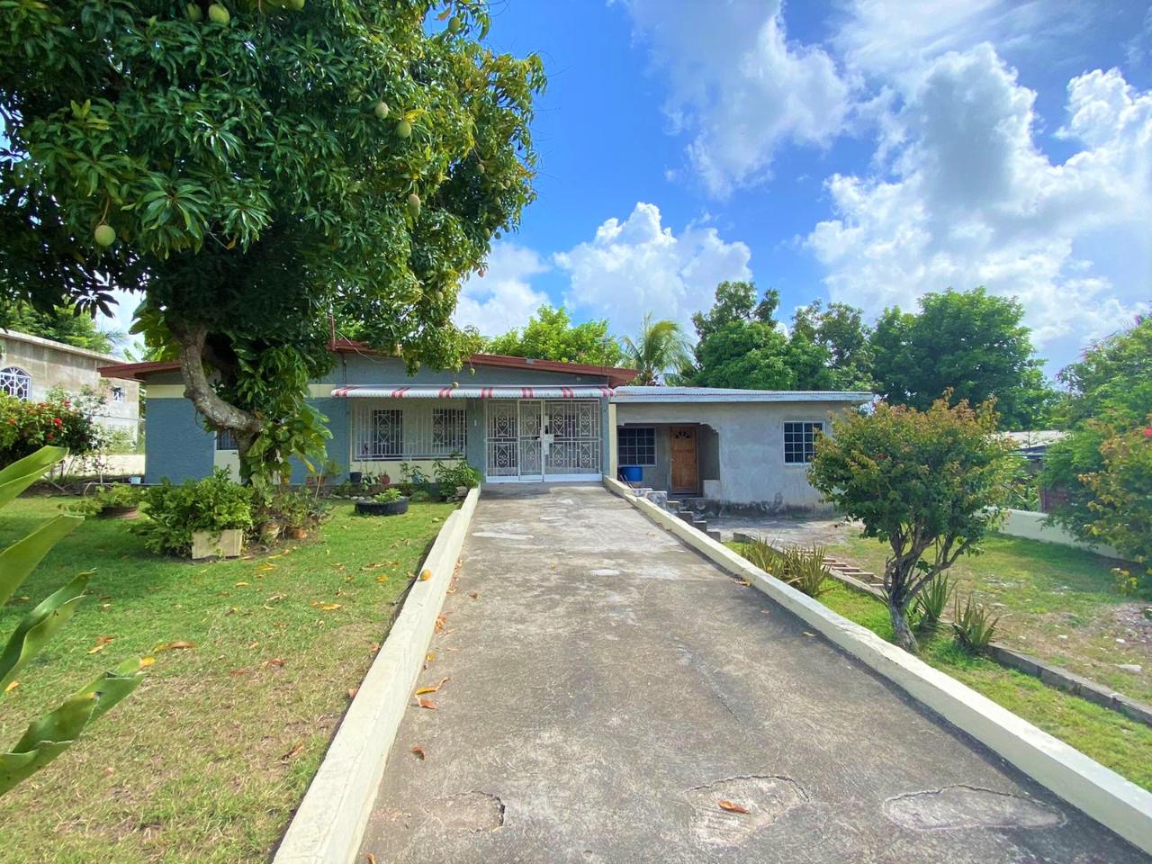 House For Sale CASTLE KEEP ROAD, May Pen 16,200,000 Keez