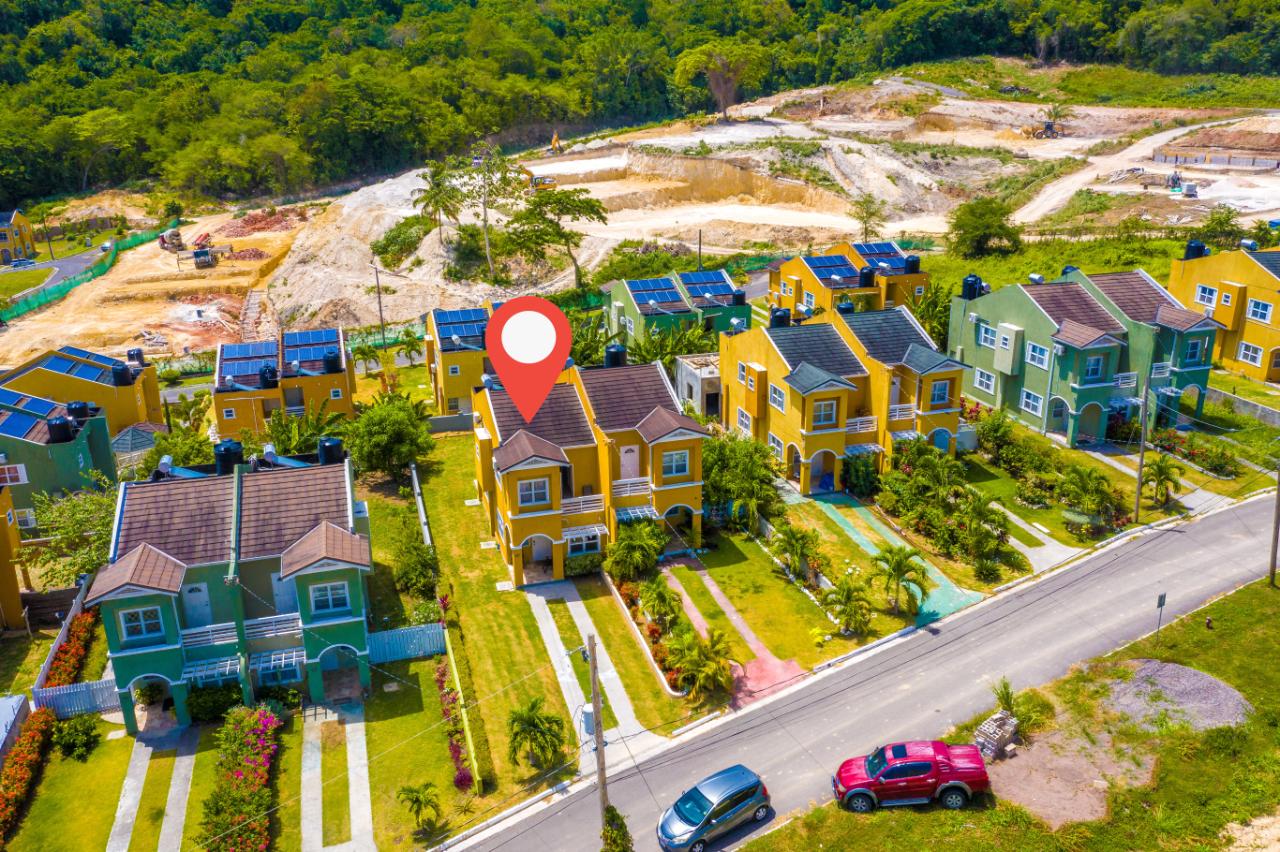 Townhouse For Sale THE VISTAS, Runaway Bay 36,000,000 Keez