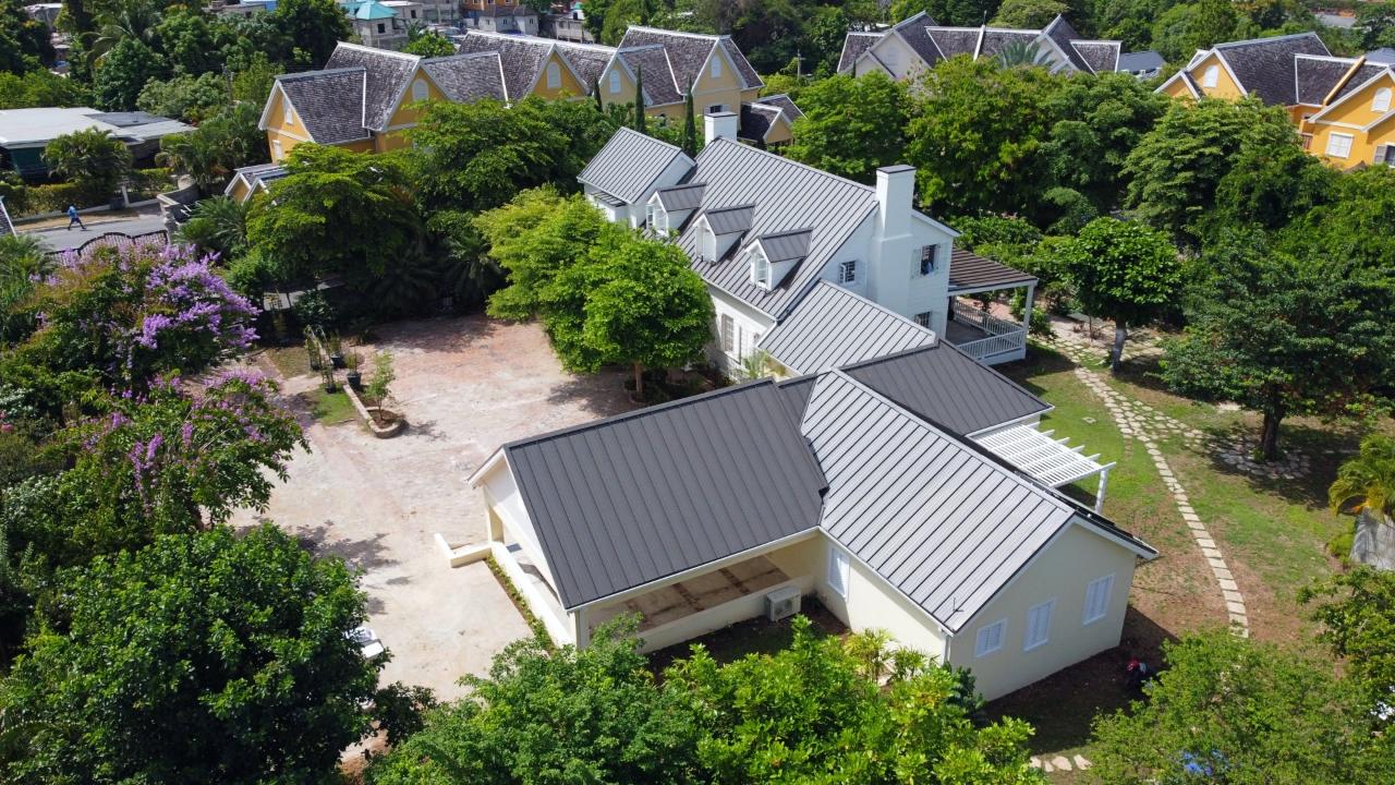 House For Rent RUSSELL HEIGHTS, Kingston 6 7,000 Keez