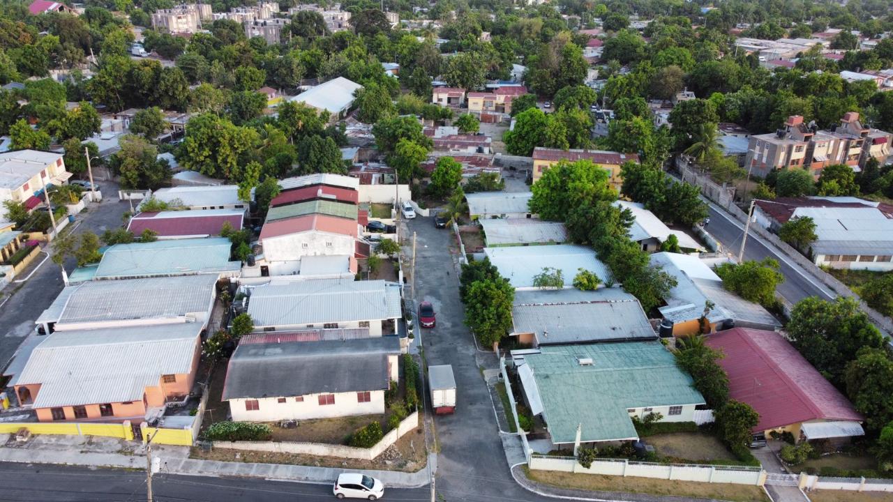 House For Sale BEVERLEY CLOSE, Kingston 19 25,000,000 Keez
