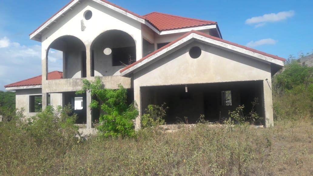House For Sale TWIN PALMS ESTATE, May Pen 25,000,000 Keez