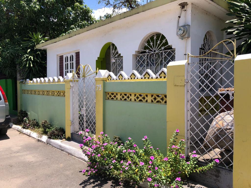 House For Sale SIMMONDS PARK, KINGSTON, Kingston 11 12,000,000 Keez