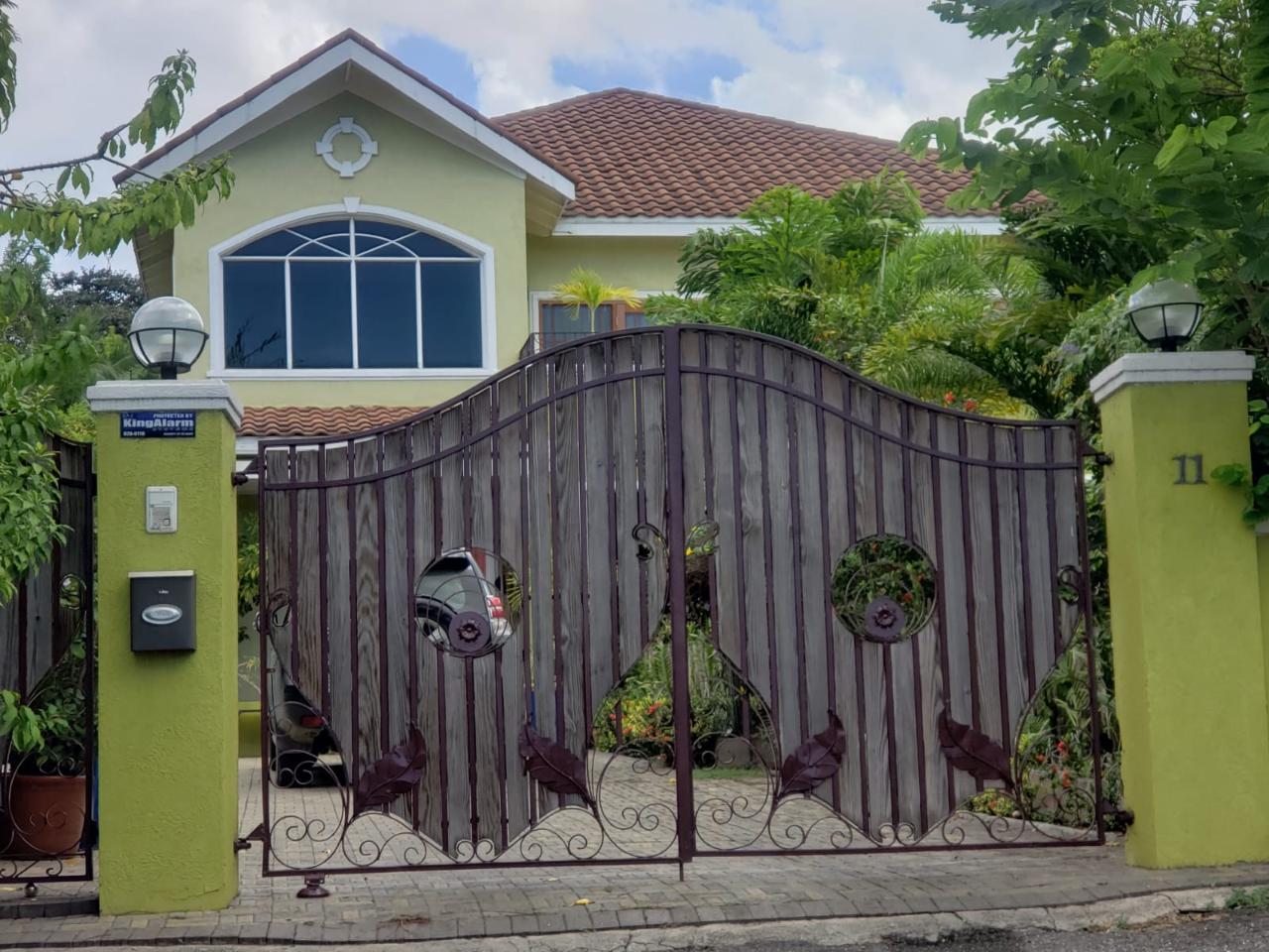 House For Rent HARMONY ROAD, Kingston 1 300,000 Keez
