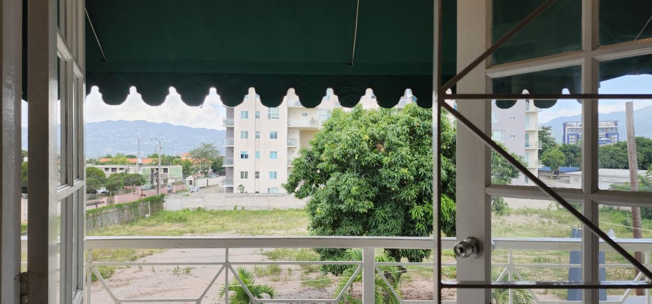 Apartment For Rent SURBITON ROAD, Kingston 10 160,000 Keez