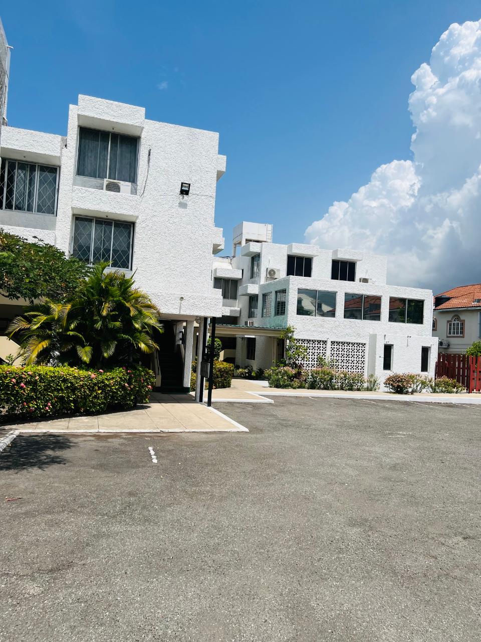 Apartment For Rent KINGSWAY AVENUE, Kingston 6 150,000 Keez