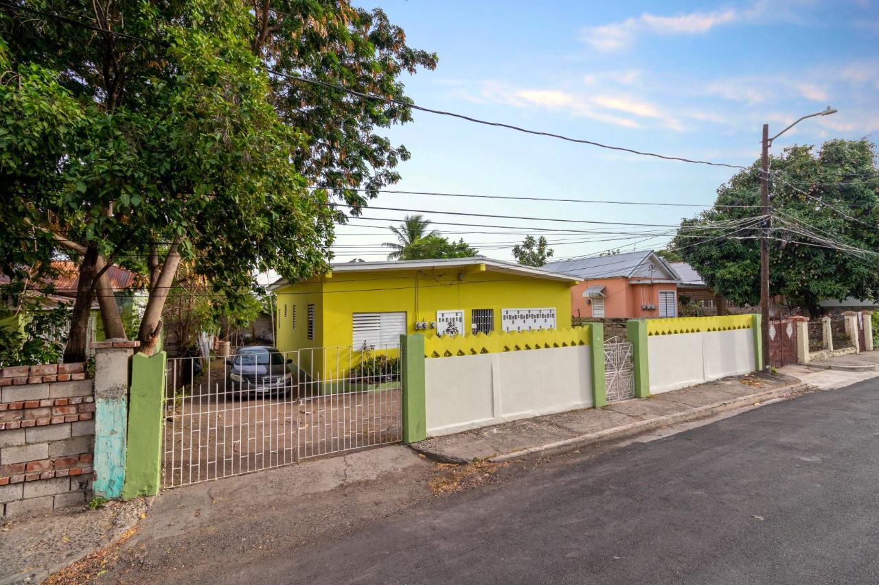 House For Sale KENSINGTON AVENUE, KGN GD, Kingston 4 17,000,000 Keez