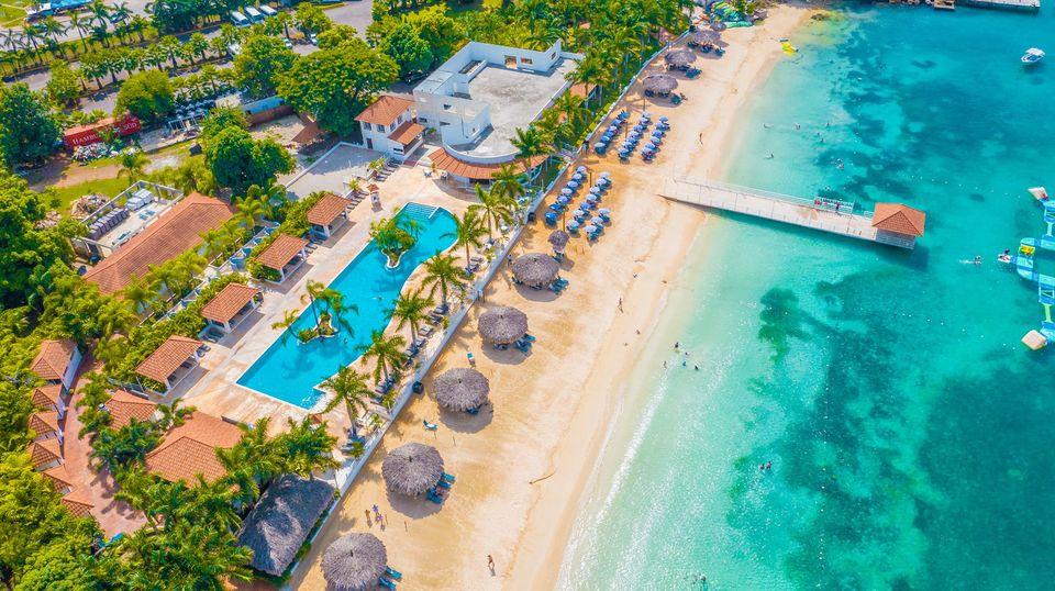 Townhouse For Rent CAMELOT VILLAGE, Discovery Bay 2,000 Keez