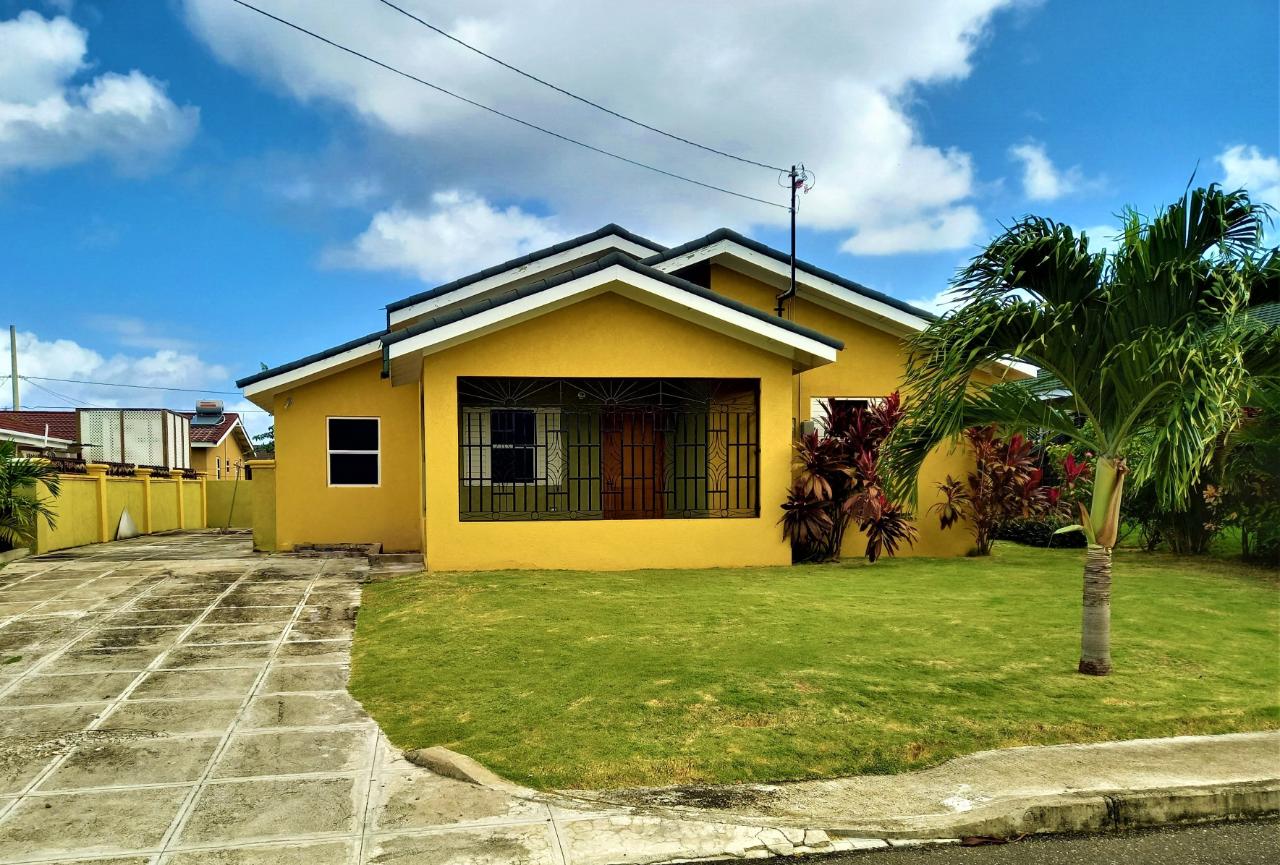 House For Rent DRAX HALL MANOR, St. Ann's Bay 1,400 Keez
