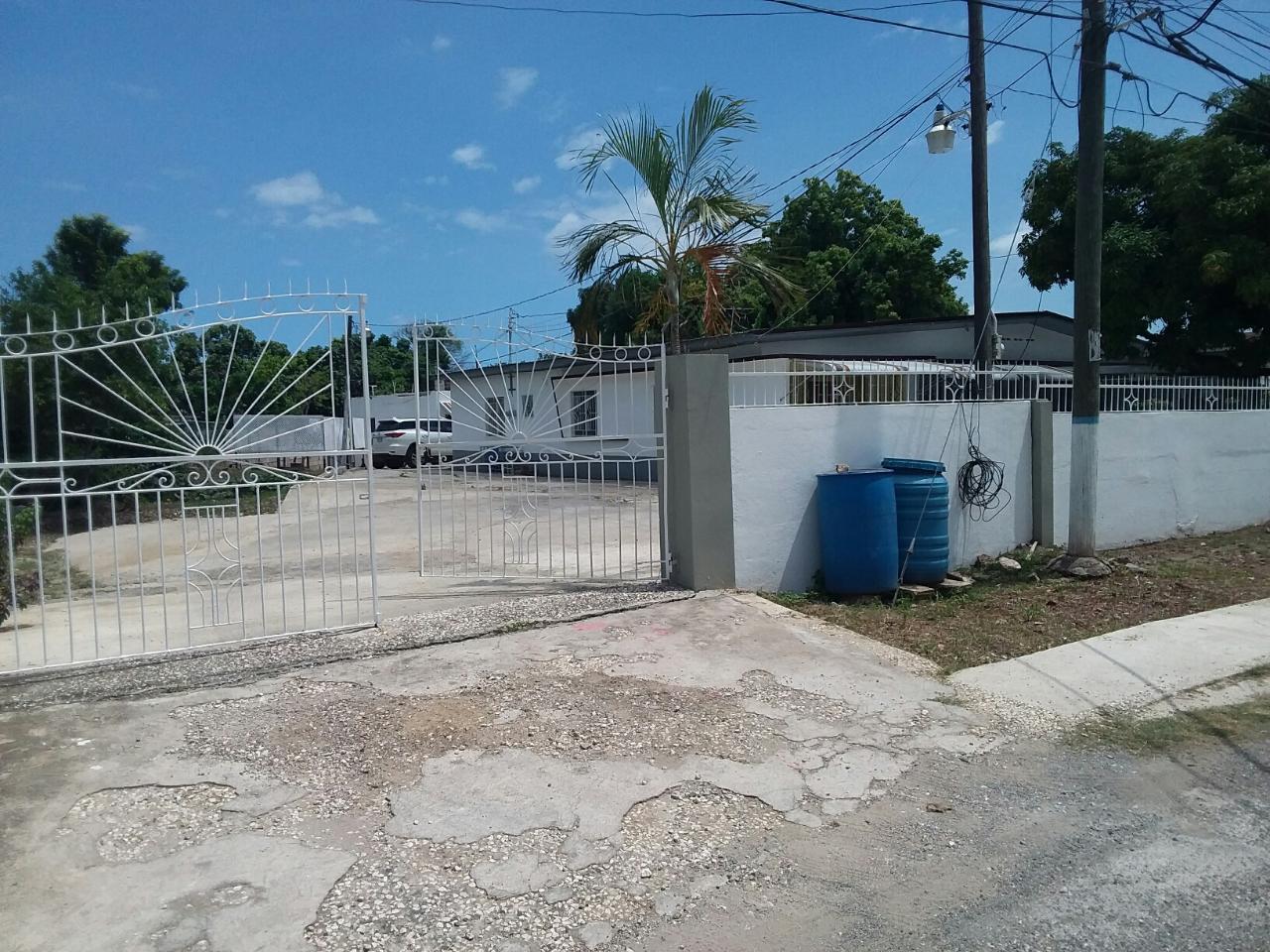 House For Rent GILMOUR DRIVE, KGN 20, Kingston 20 75,000 Keez