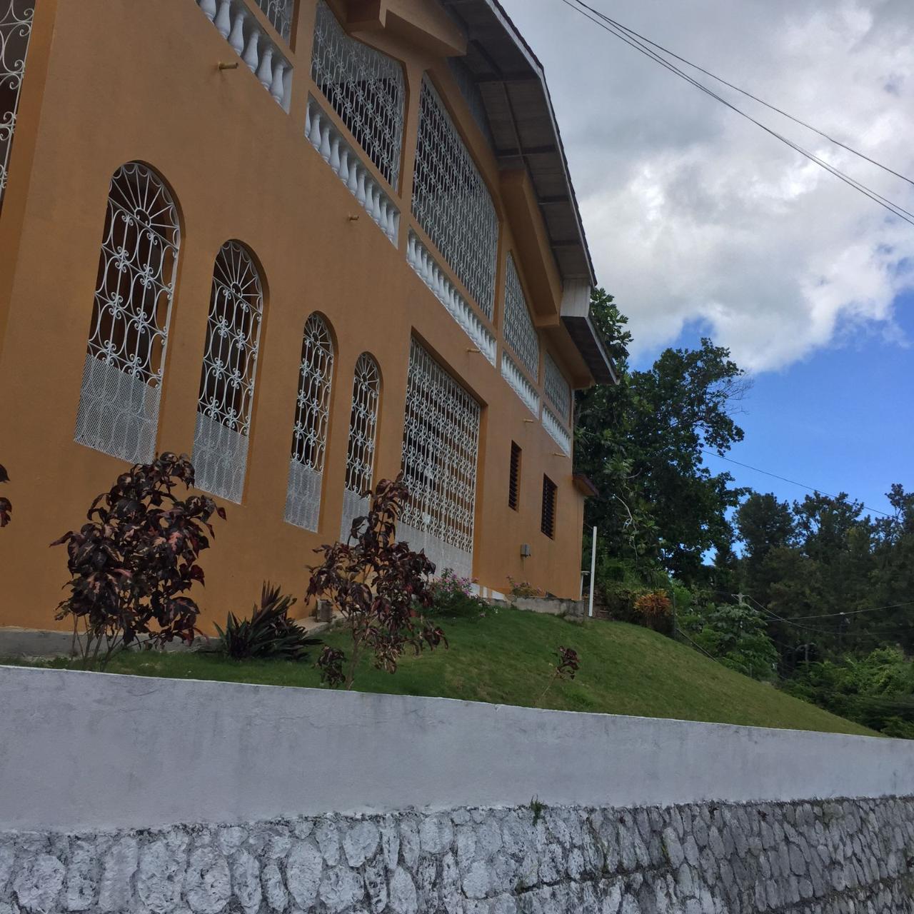 House For Sale MONTGOMERY DR, STONY HILL, Kingston 8 68,000,000 Keez