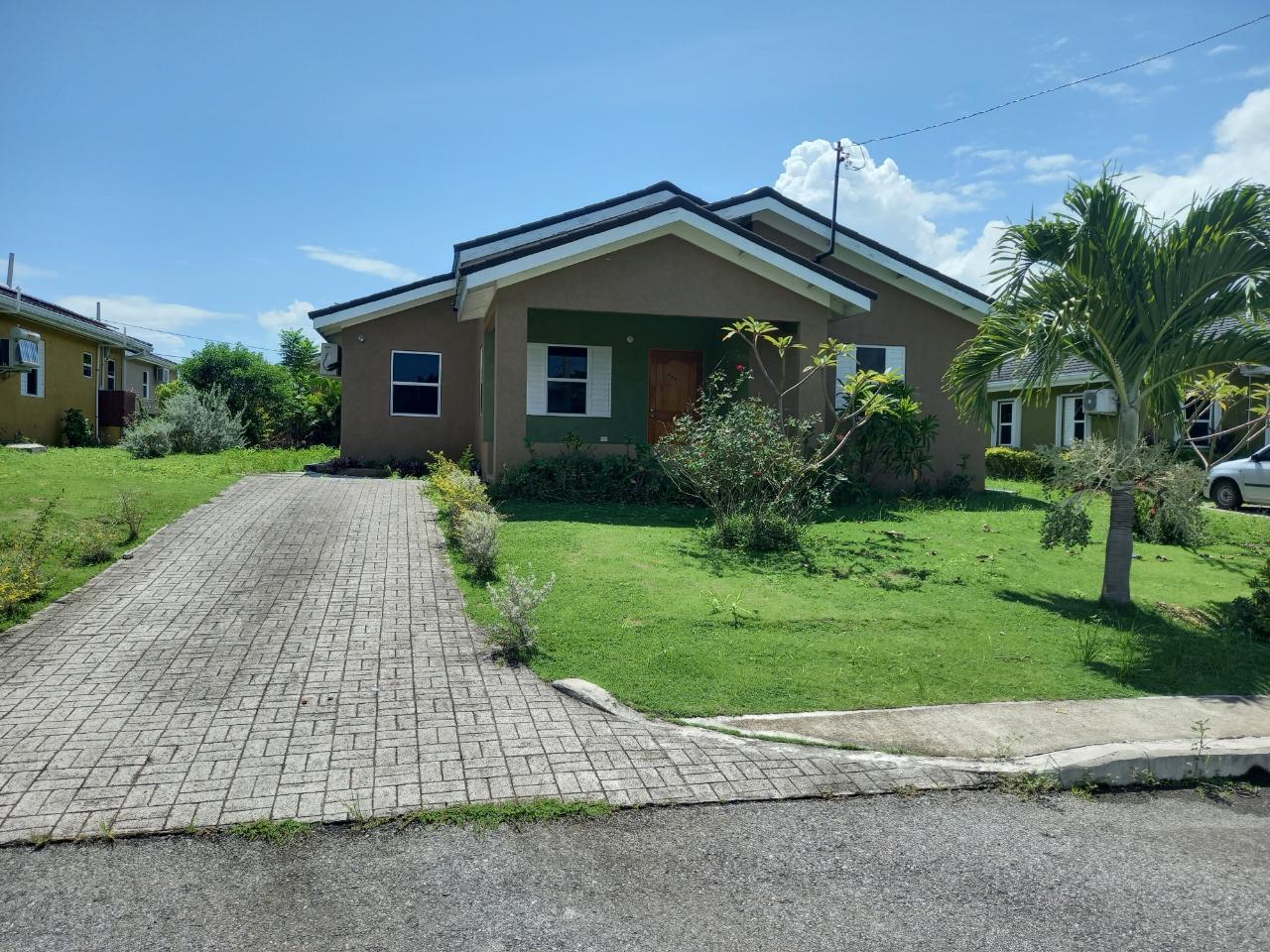House For Rent DRAX HALL MANOR, St. Ann's Bay 1,300 Keez