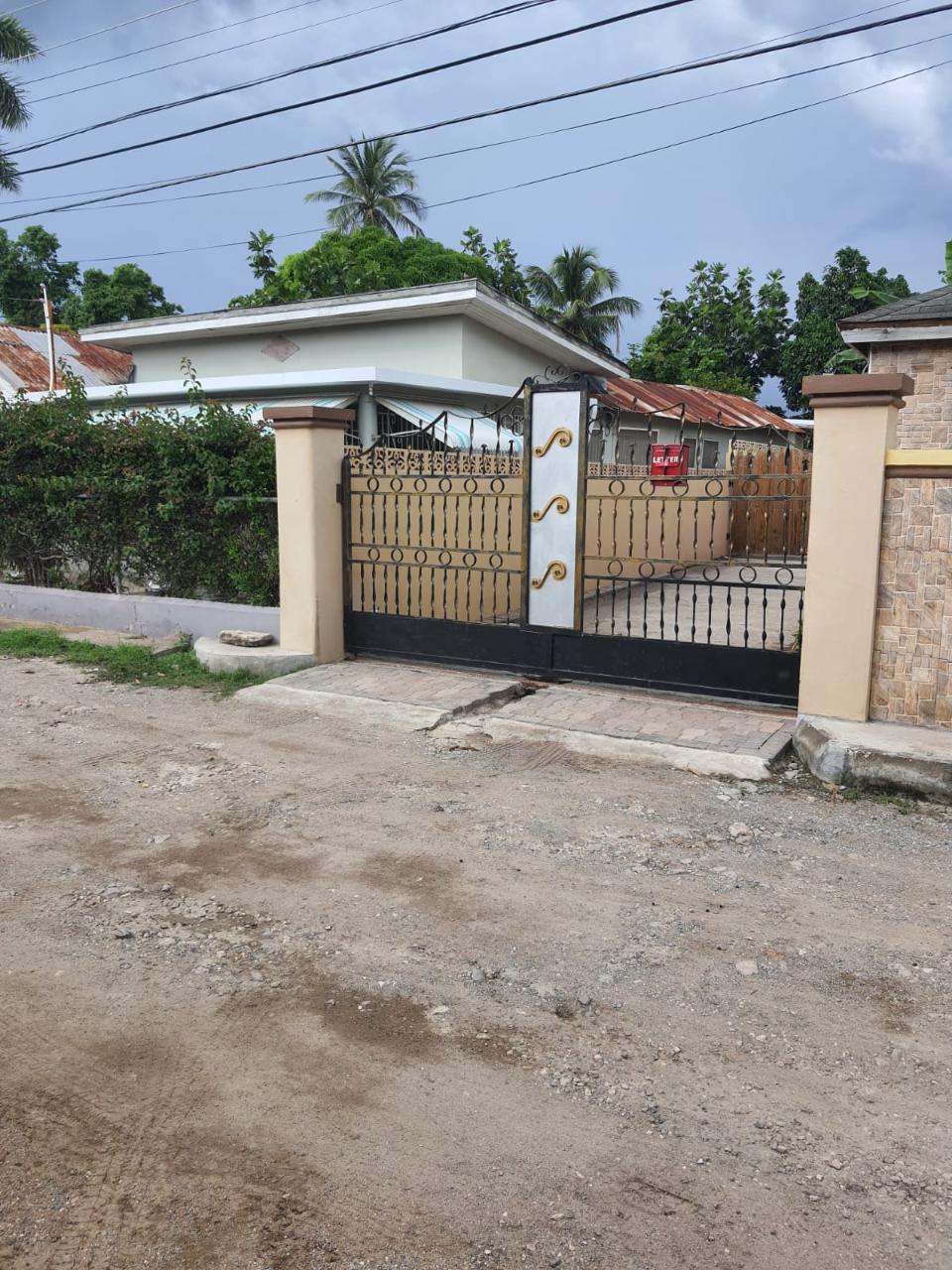 House For Sale EBANKS AVENUE, HAMPTON GR, Spanish Town 25,000,000