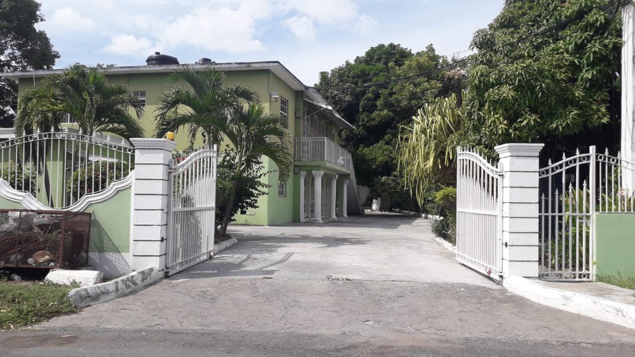 Apartment For Sale MORETON PARK TERRACE, Kingston 10 12,000,000 Keez