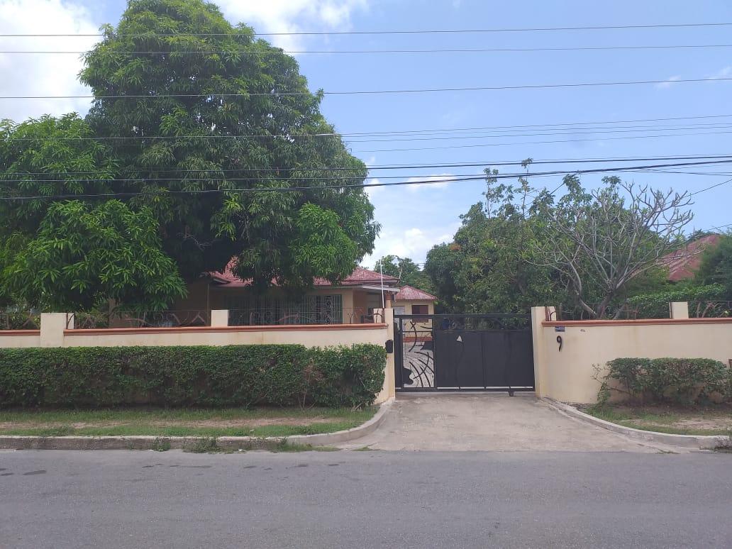 House For Sale SUNDOWN CRESCENT, Kingston 10 45,000,000 Keez