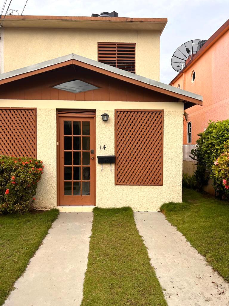 Townhouse For Sale EARL CLOSE, Kingston 8 25,000,000 Keez