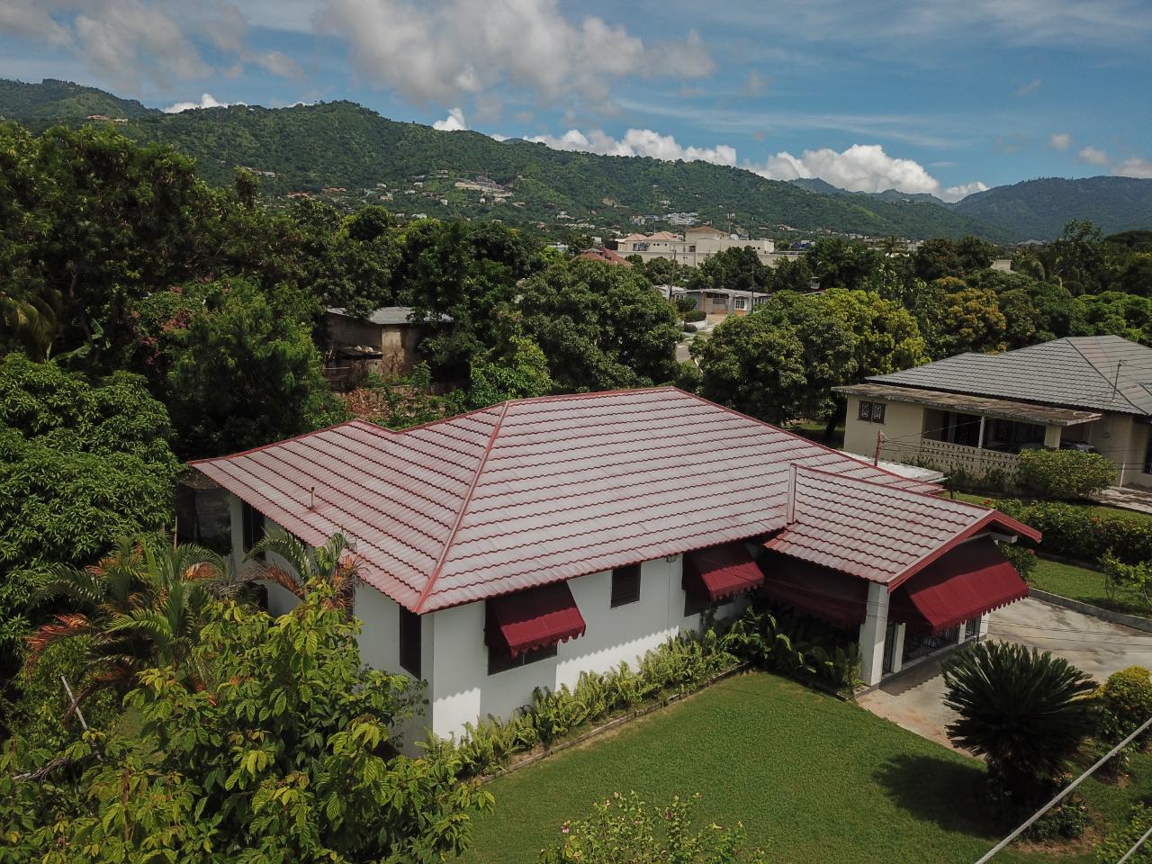 House For Sale HALIFAX CRESCENT, Kingston 6 400,000 Keez