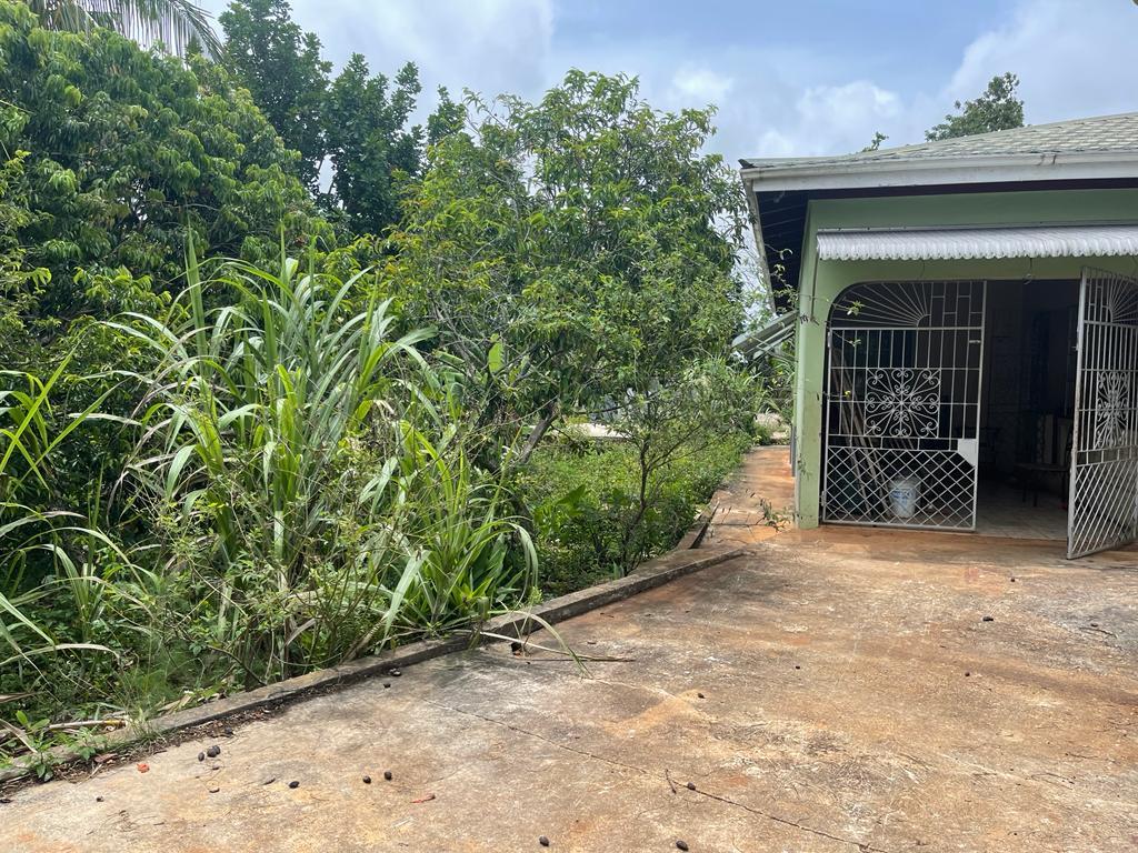 House For Sale CLARKES TOWN ROAD, Mandeville 27,500,000 Keez