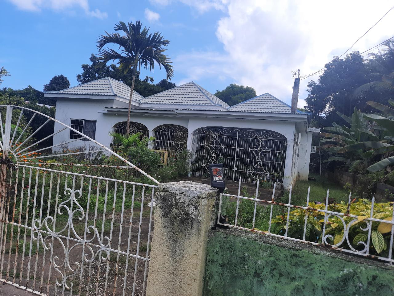 House For Sale GREAT POND, Ocho Rios 27,000,000 Keez