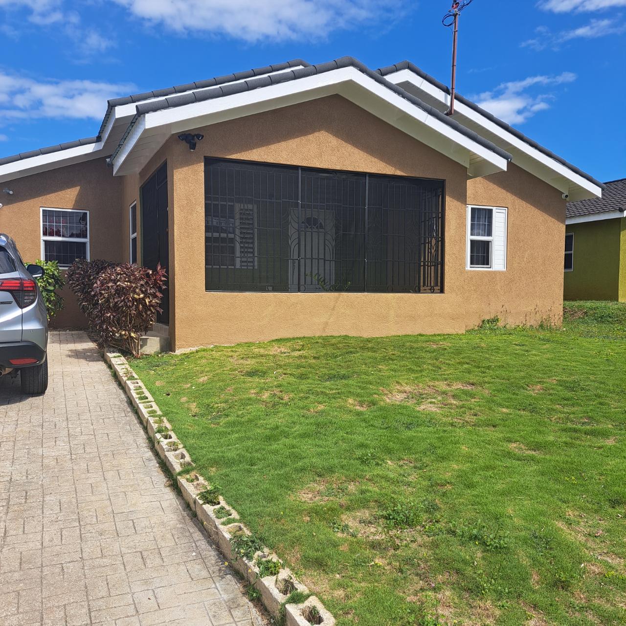 House For Rent STONEBROOK MANOR, Falmouth 1,000 Keez