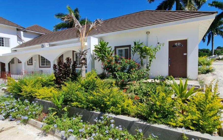 Apartment For Rent CHARLES AVENUE, IRONSHORE, Montego Bay 1,100 Keez