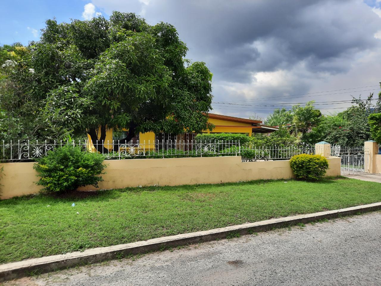 House For Sale CLEARVIEW PARKWAY, KINGST, Kingston 19 55,000,000 Keez