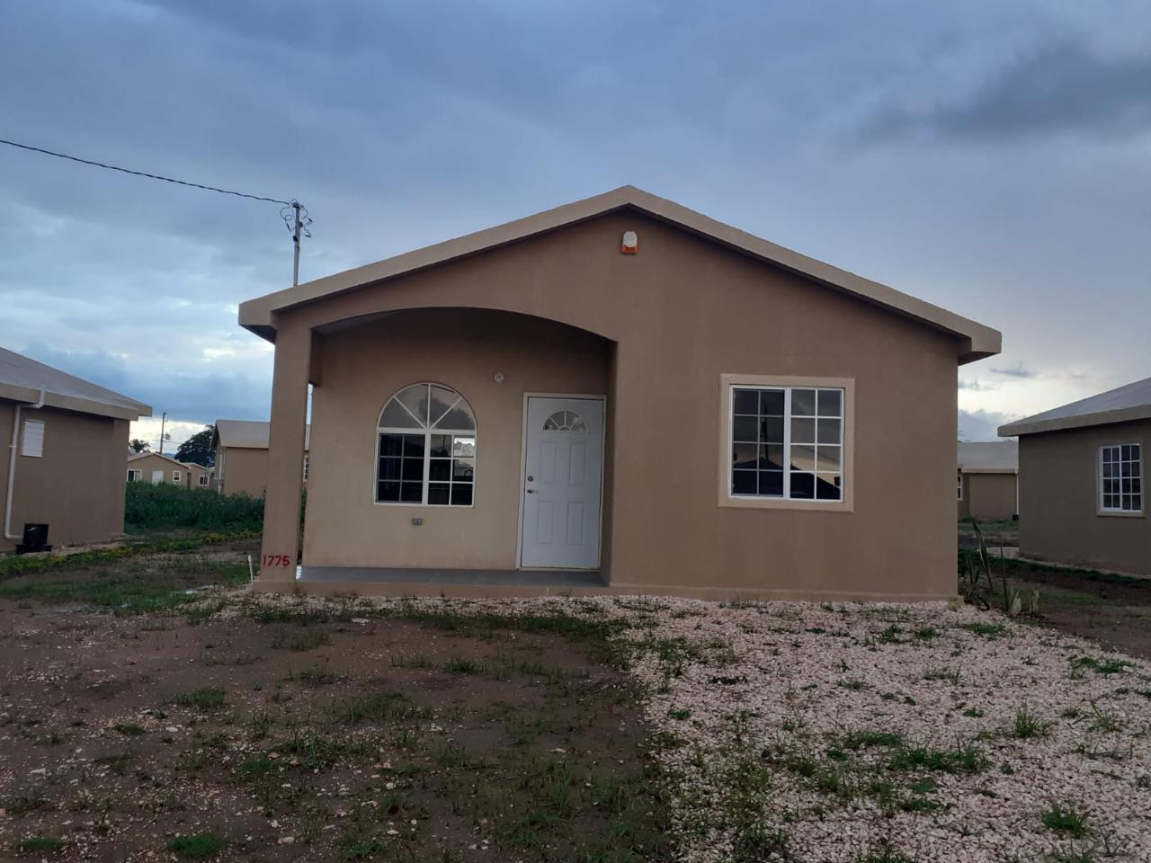 Apartment For Rent 21 SEASIDE CIRCLE, Gregory Park 95,000 Keez