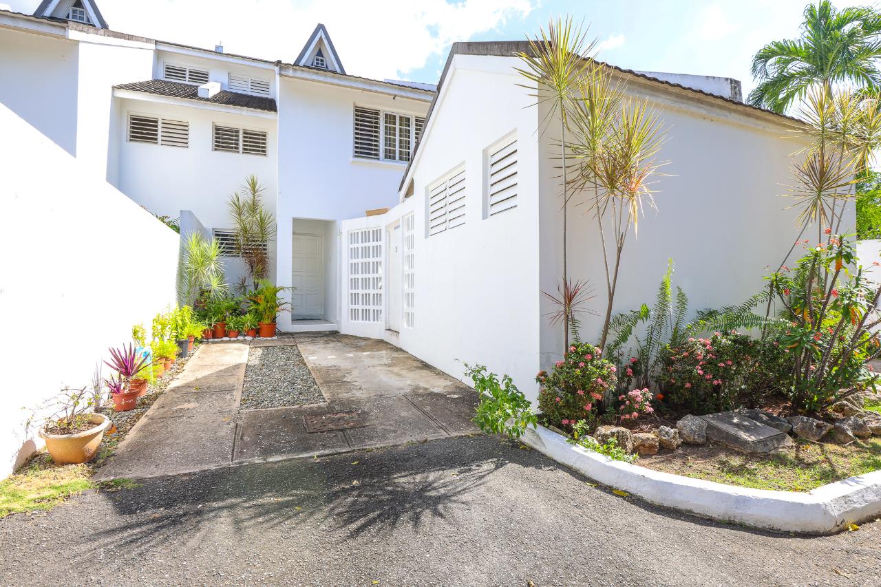 Townhouse For Sale CHARLTON ROAD, Kingston 8 52,500,000 Keez