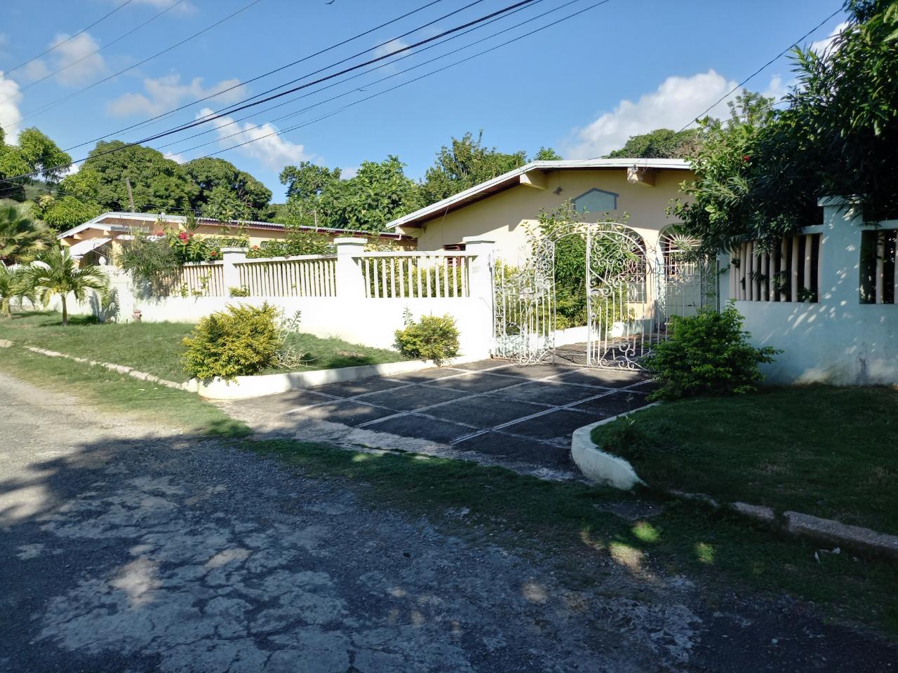 House For Sale ST. CLAIR CRESCENT, Morant Bay 17,000,000 Keez