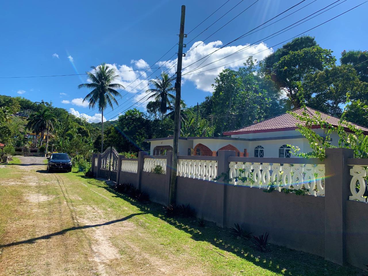 House For Sale BULLOCKS HEIGHTS SOMERTON, Montego Bay 23,000,000 Keez