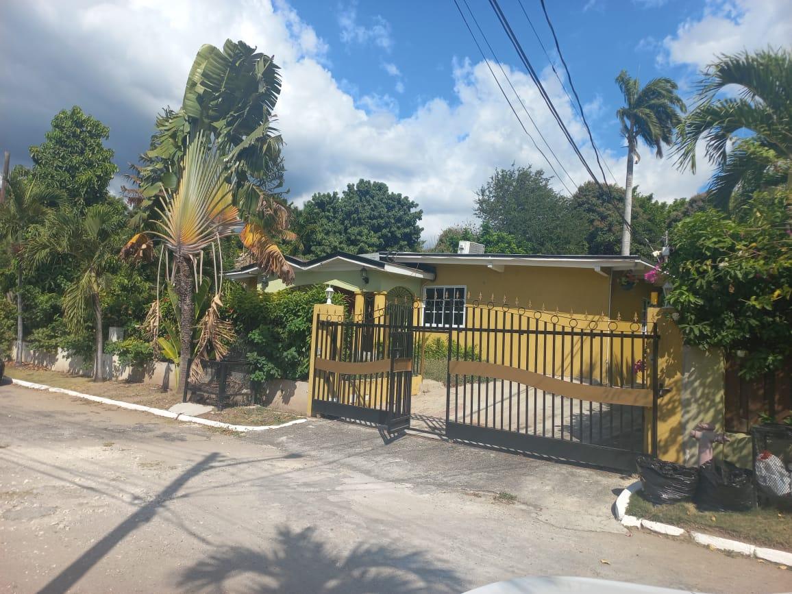 House For Rent LIGUANEA MEWS, KGN. 6, Kingston 6 220,000 Keez