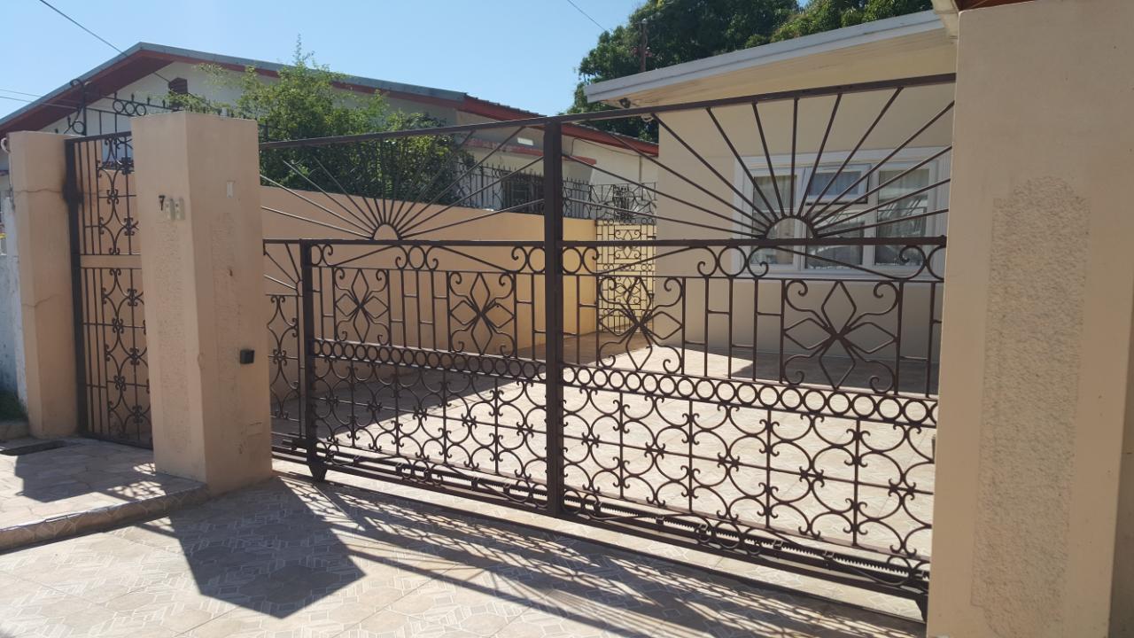 House For Rent THREE OAKS GARDENS, Kingston 19 130,000 Keez