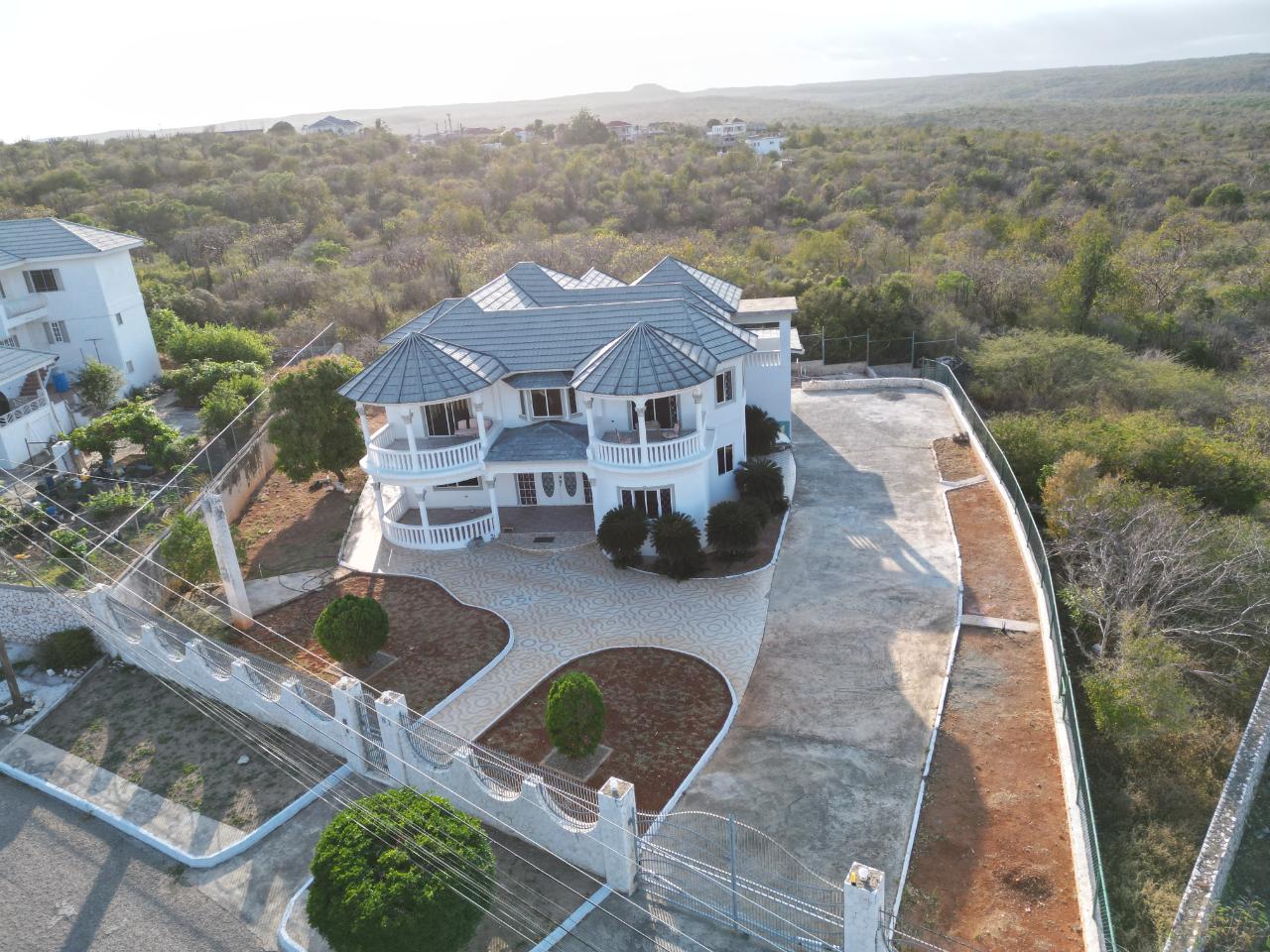 House For Sale JOHNSON HILL, HELLSHIRE, Greater Portmore 77,000,000