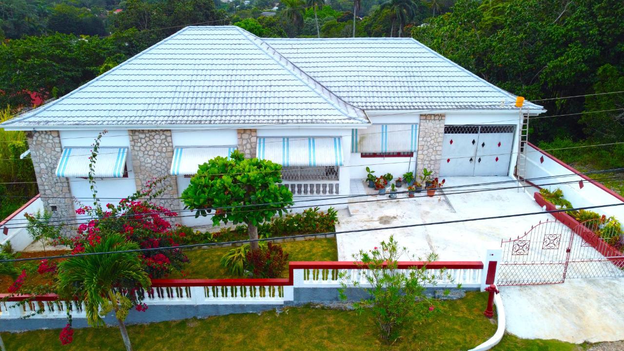 House For Sale OAKWOOD DRIVE, Mandeville 34,000,000 Keez
