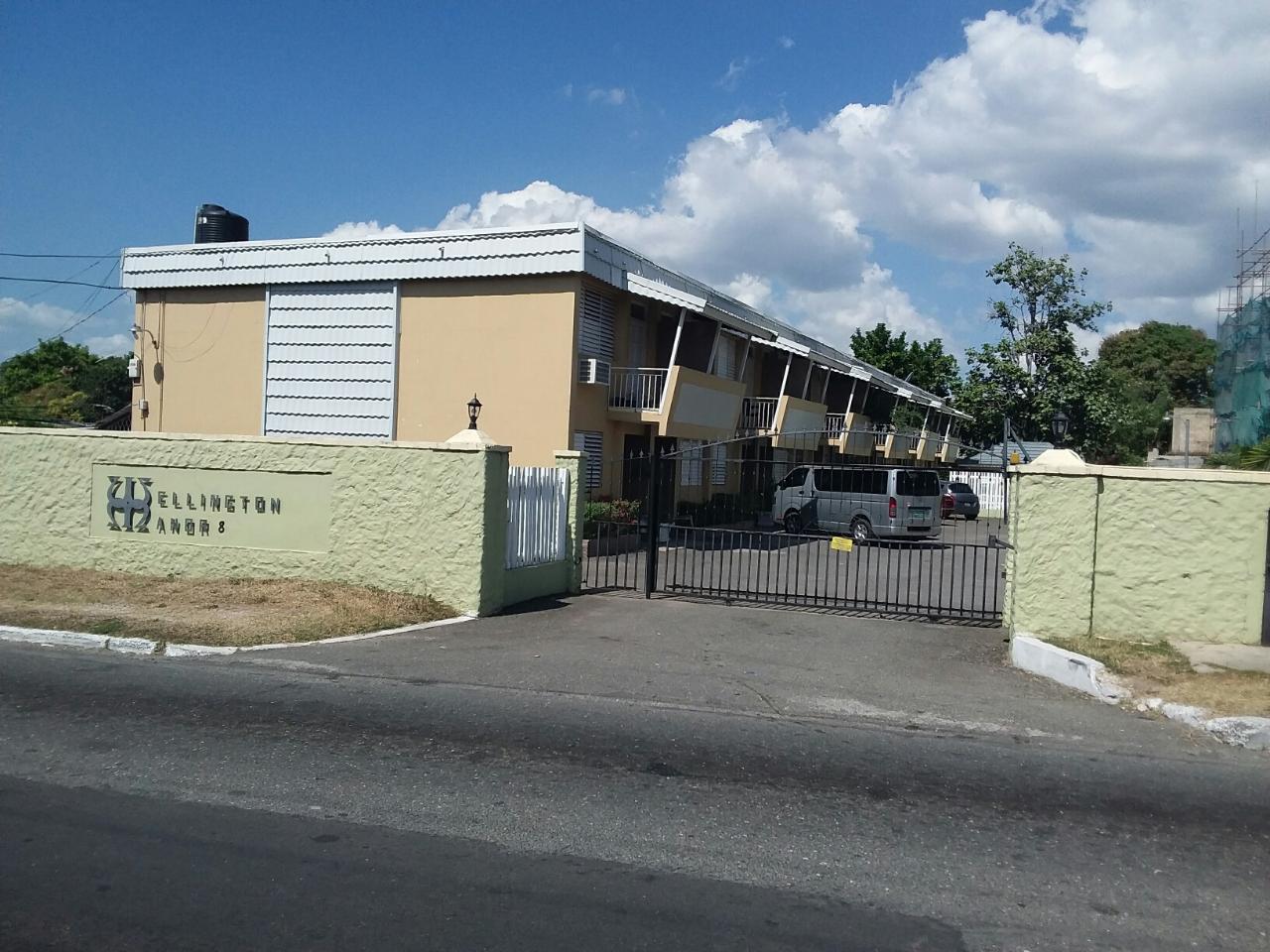 Townhouse For Rent WELLINGTON DRIVE, Kingston 6 130,000 Keez