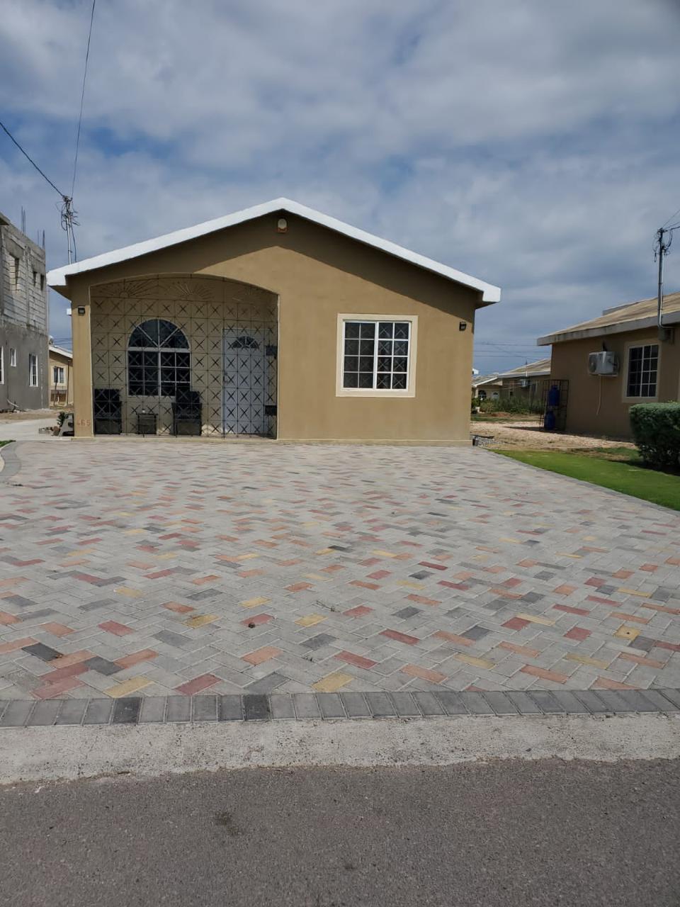 House For Rent PHOENIX PARK VILLAGE, ST., Greater Portmore 150,000