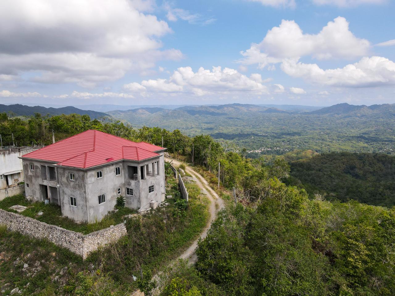 House For Sale COOPERS HILL, Kingston 19 34,000,000 Keez