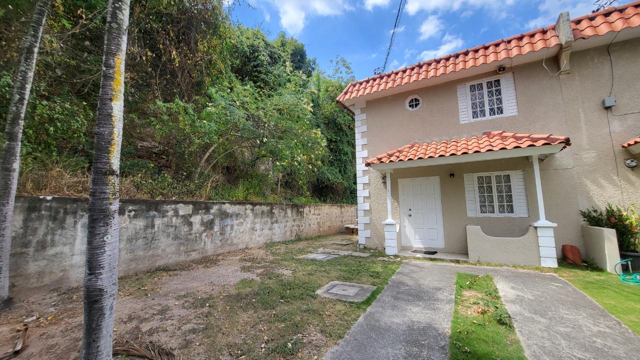 Townhouse For Sale WELLINGTON PLACE, Kingston 6 45,000,000 Keez