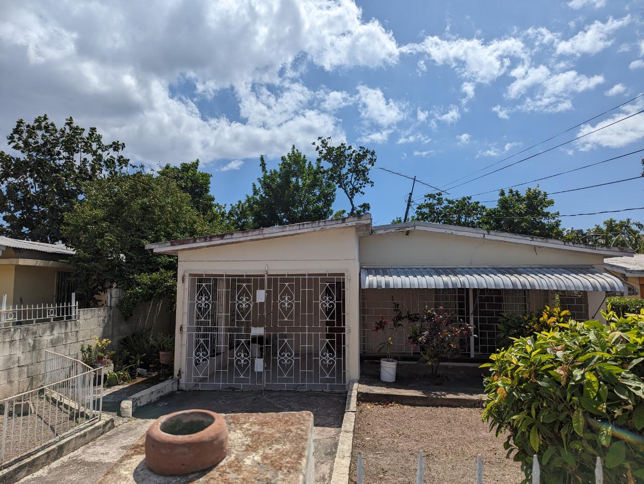 House For Sale PEMBROKE HALL, Kingston 20 26,000,000 Keez