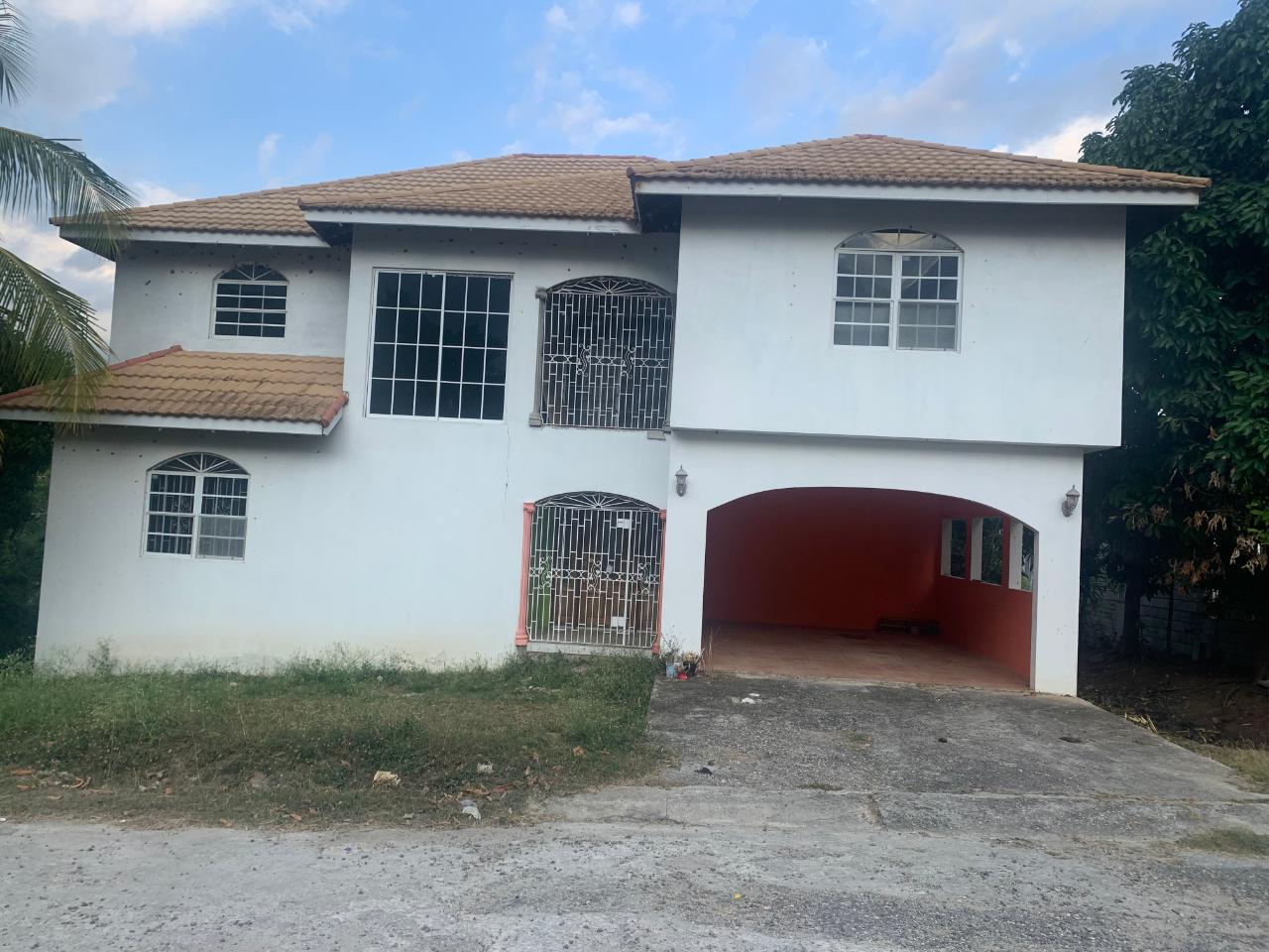 House For Sale ROYAL CLOSE, May Pen 22,000,000 Keez