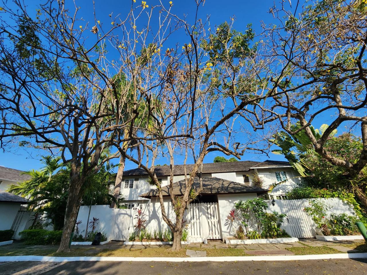 Townhouse For Sale BAMBOO AVENUE, Kingston 6 495,000 Keez