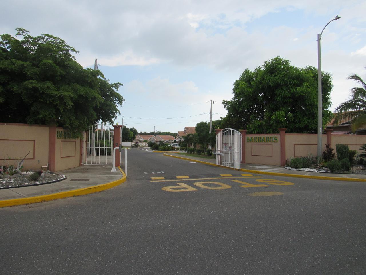 House For Sale OISTINS CLOSE, Greater Portmore 35,000,000 Keez