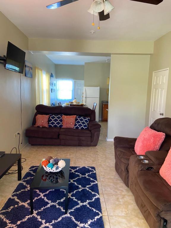 Townhouse For Rent VISTA, SAVANNAH, Runaway Bay 1,100 Keez