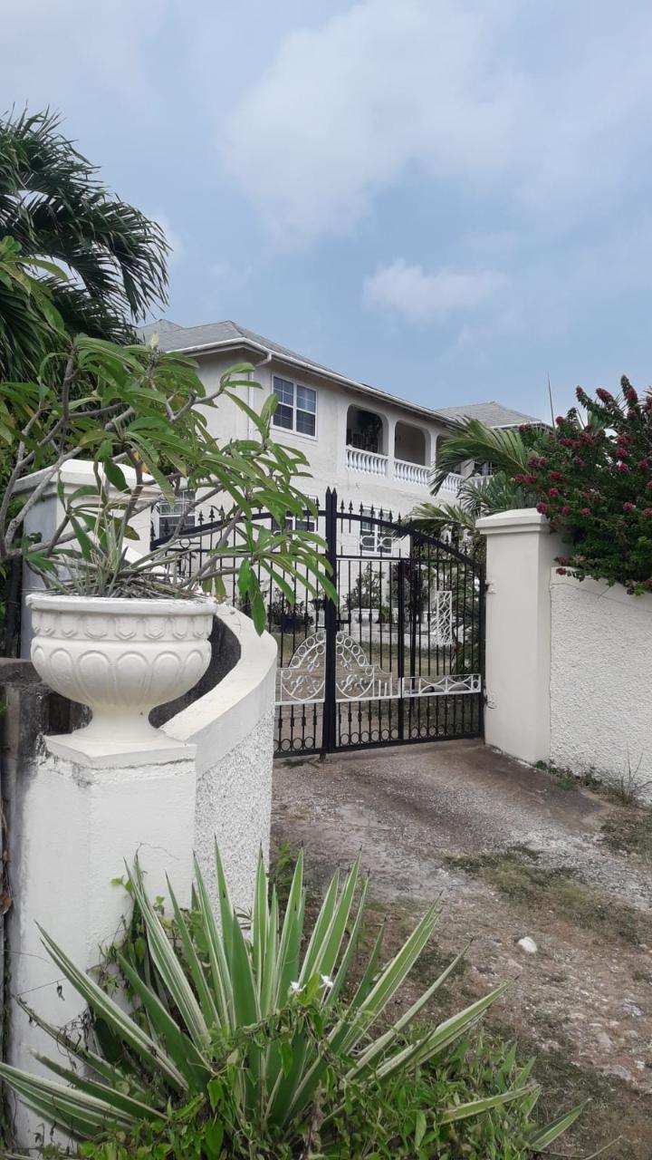 House For Sale BEVERLEY, Runaway Bay 430,000 Keez