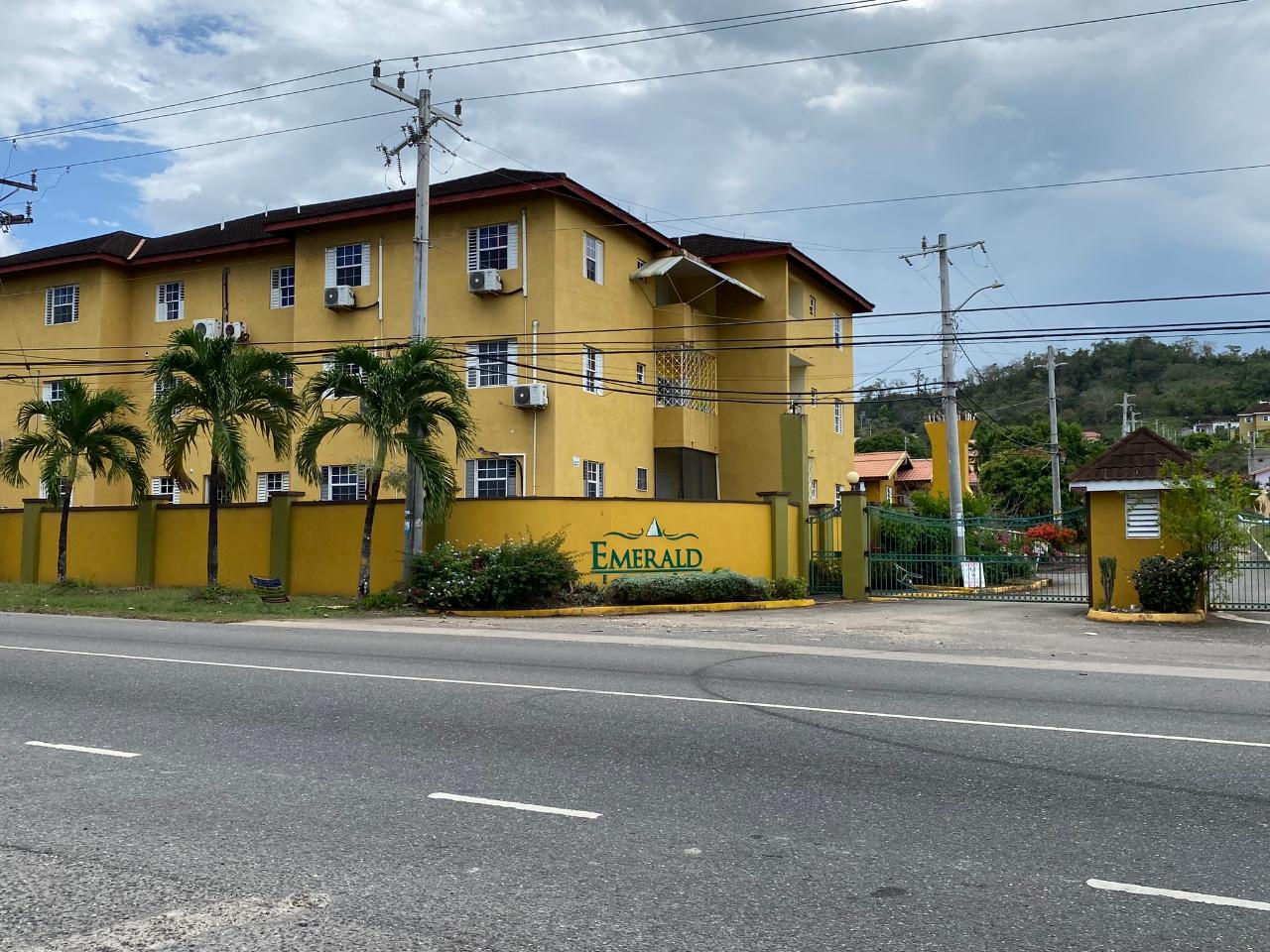 Apartment For Sale EMERALD ESTATE, BOSCOBEL, Tower Isle 140,000 Keez