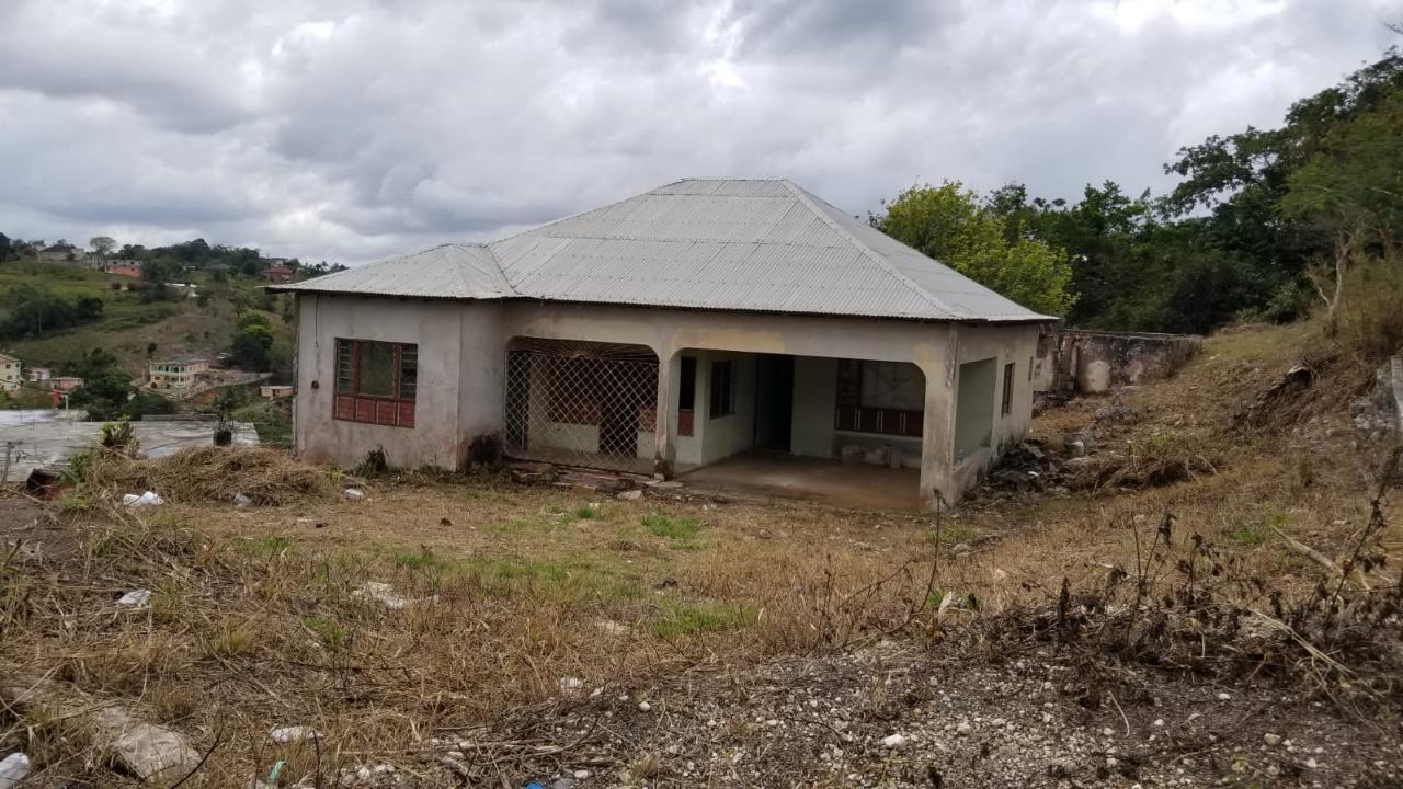 House For Sale 74 CHUDLEIGH HOUSING SCHE, Christiana 10,000,000 Keez