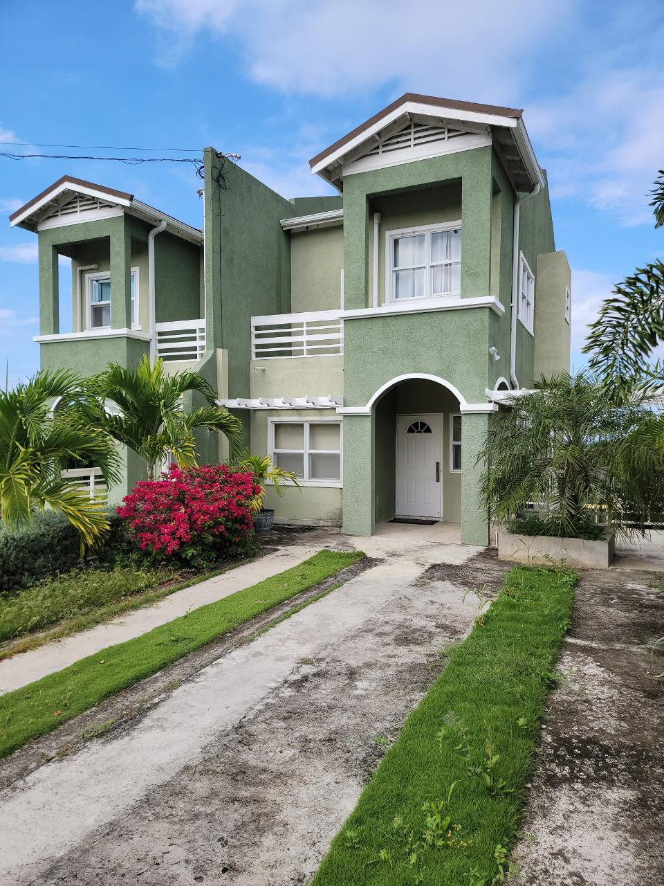 Townhouse For Sale PEAK WAY, Runaway Bay 50,000,000 Keez