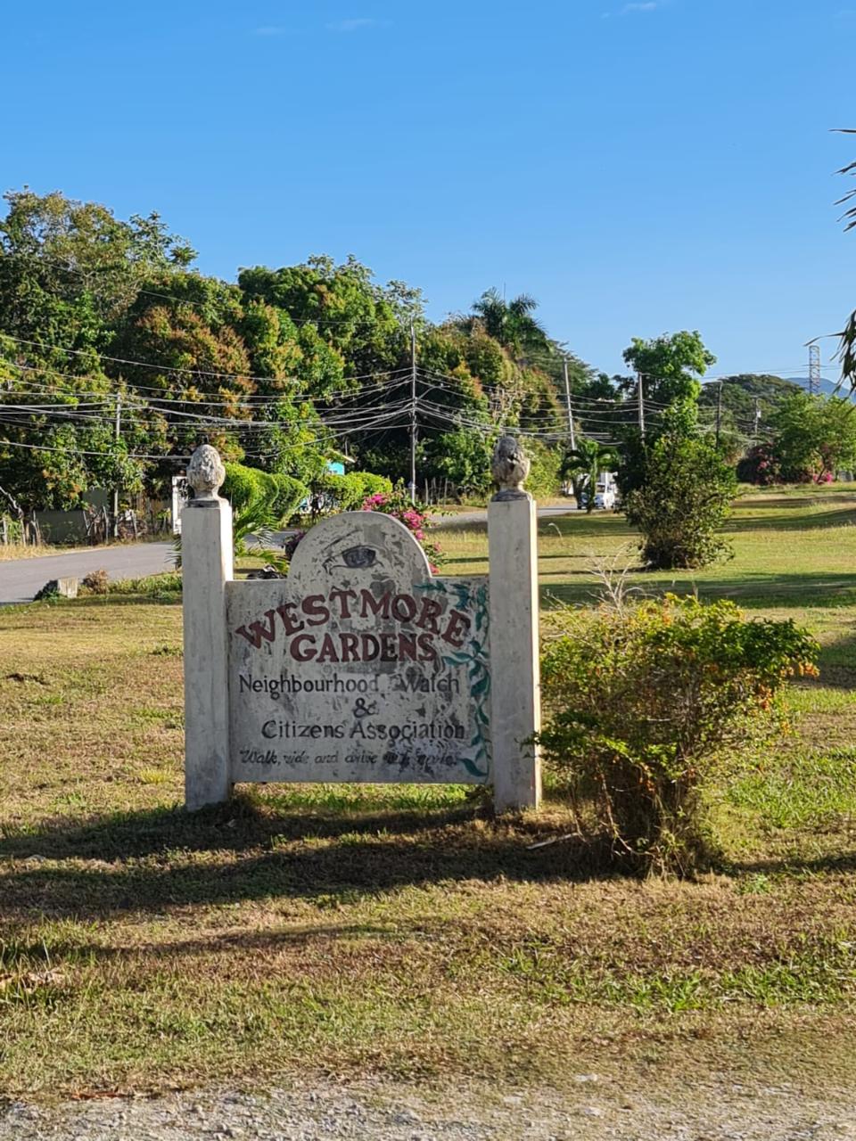 House For Sale HIBISCUS CLOSE, WESTMORE, SavannaLaMar 19,000,000