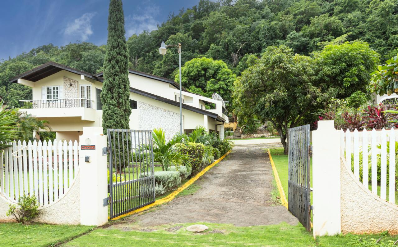 House For Sale BELVEDERE CRES, Red Hills 75,000,000 Keez