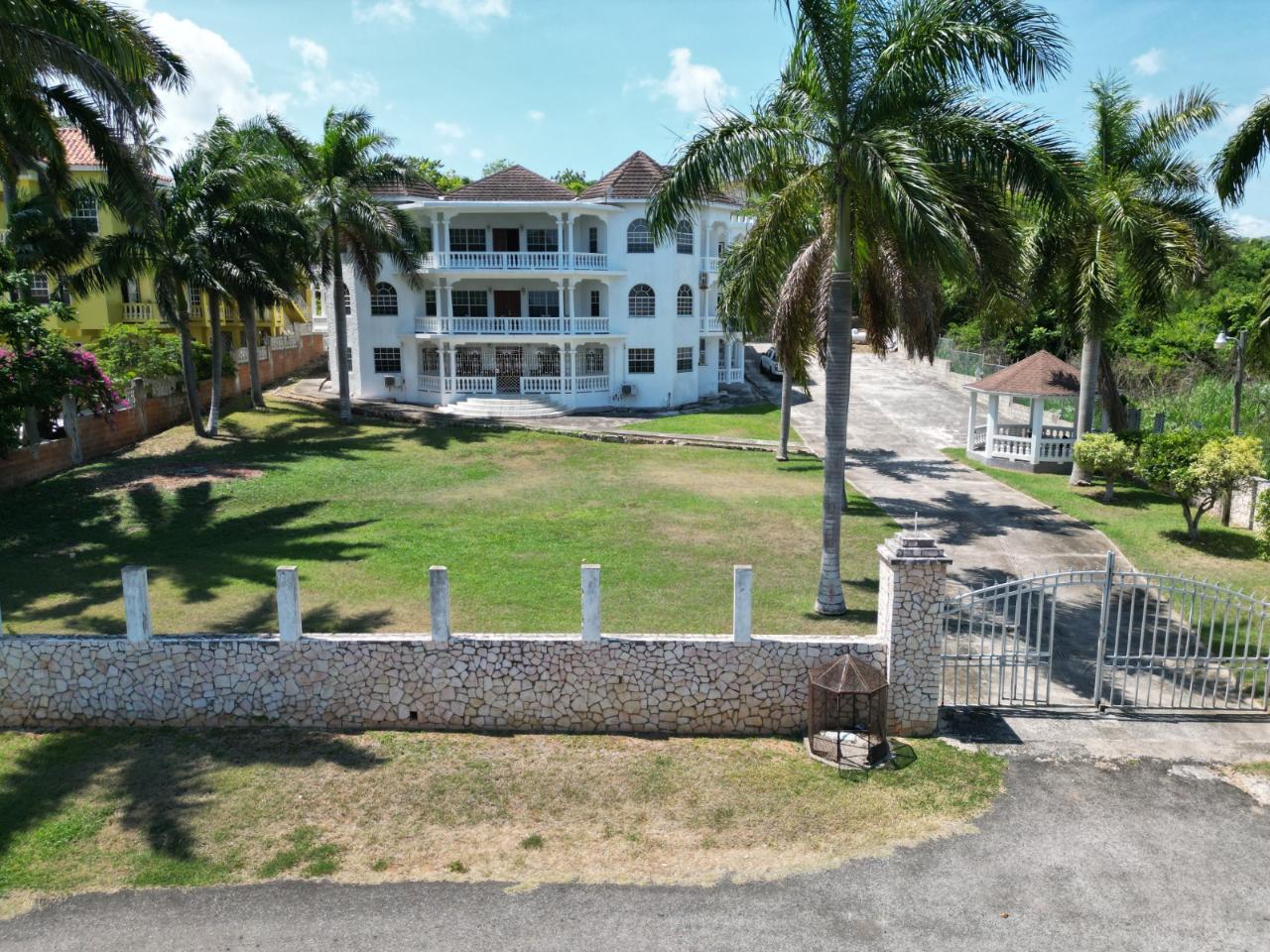 Apartment For Rent CORAL GARDENS, Montego Bay 1,500 Keez