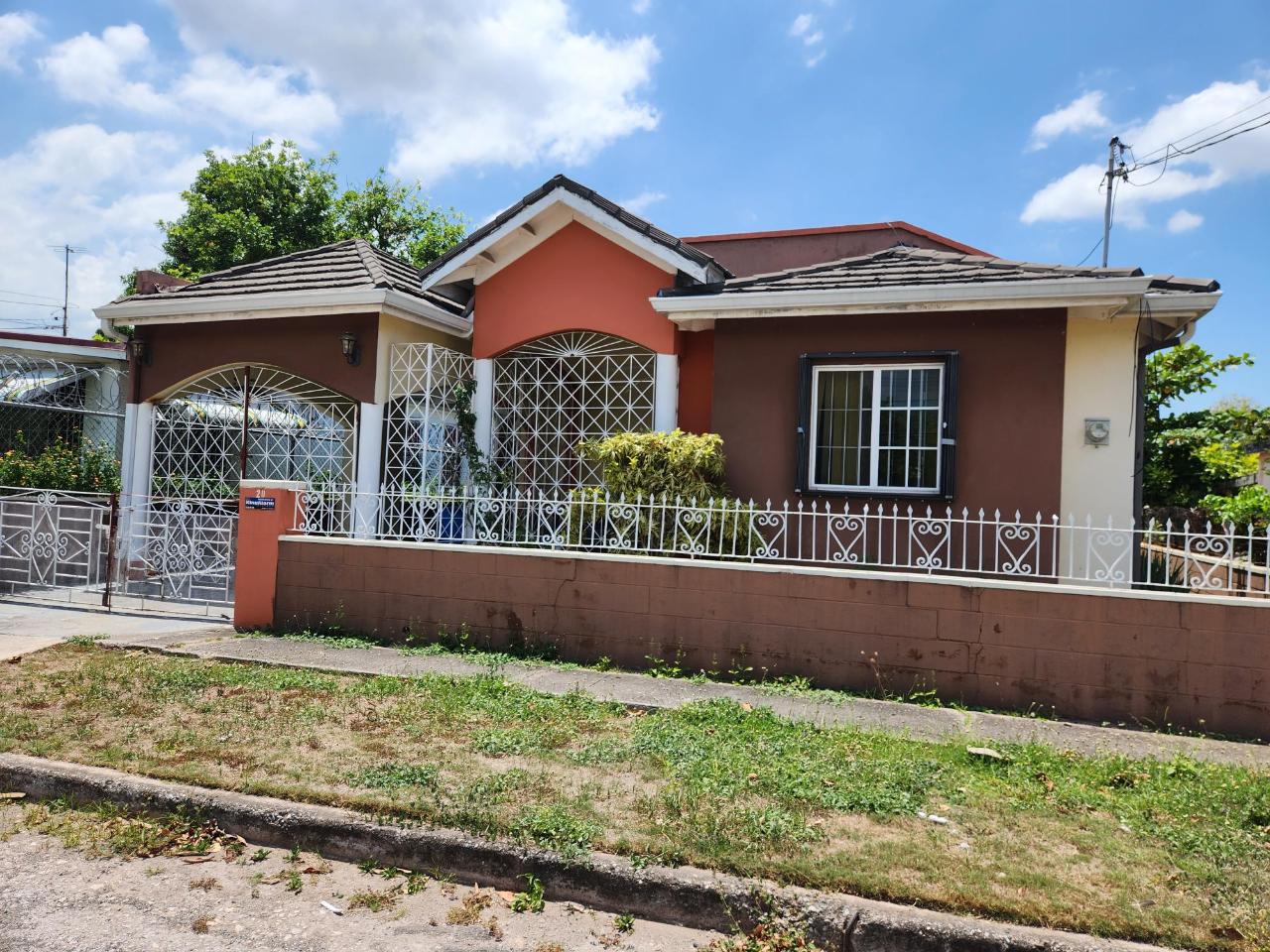 House For Sale ORCHARD AVENUE, Kingston 20 25,000,000 Keez